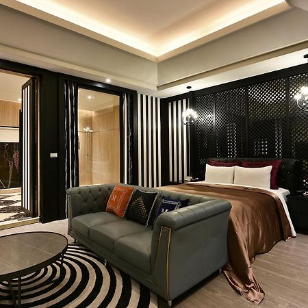 Venice Motel Taichung Bagian luar foto