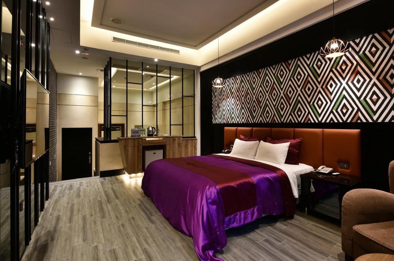 Venice Motel Taichung Bagian luar foto
