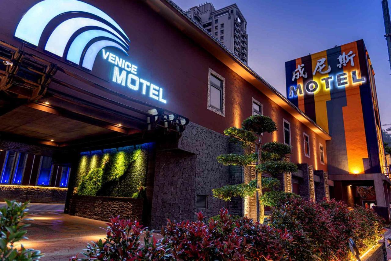 Venice Motel Taichung Bagian luar foto