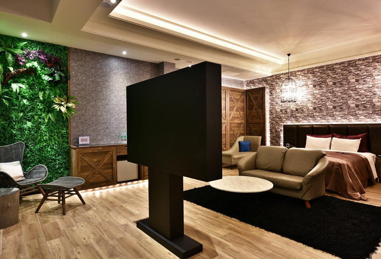 Venice Motel Taichung Bagian luar foto