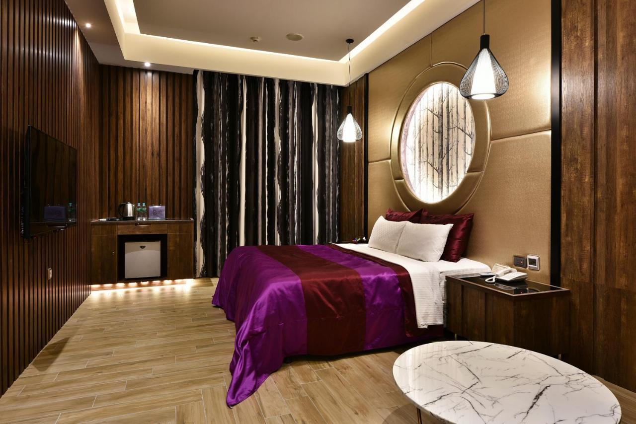 Venice Motel Taichung Bagian luar foto