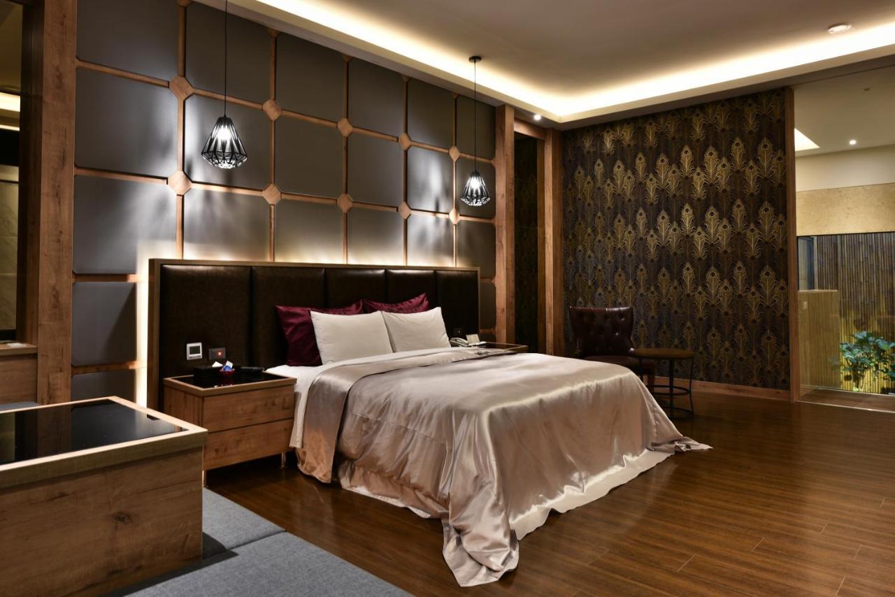 Venice Motel Taichung Bagian luar foto