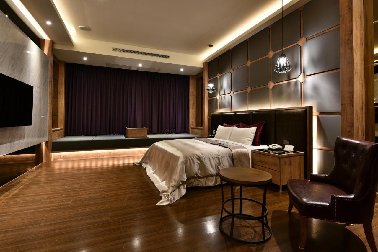 Venice Motel Taichung Bagian luar foto