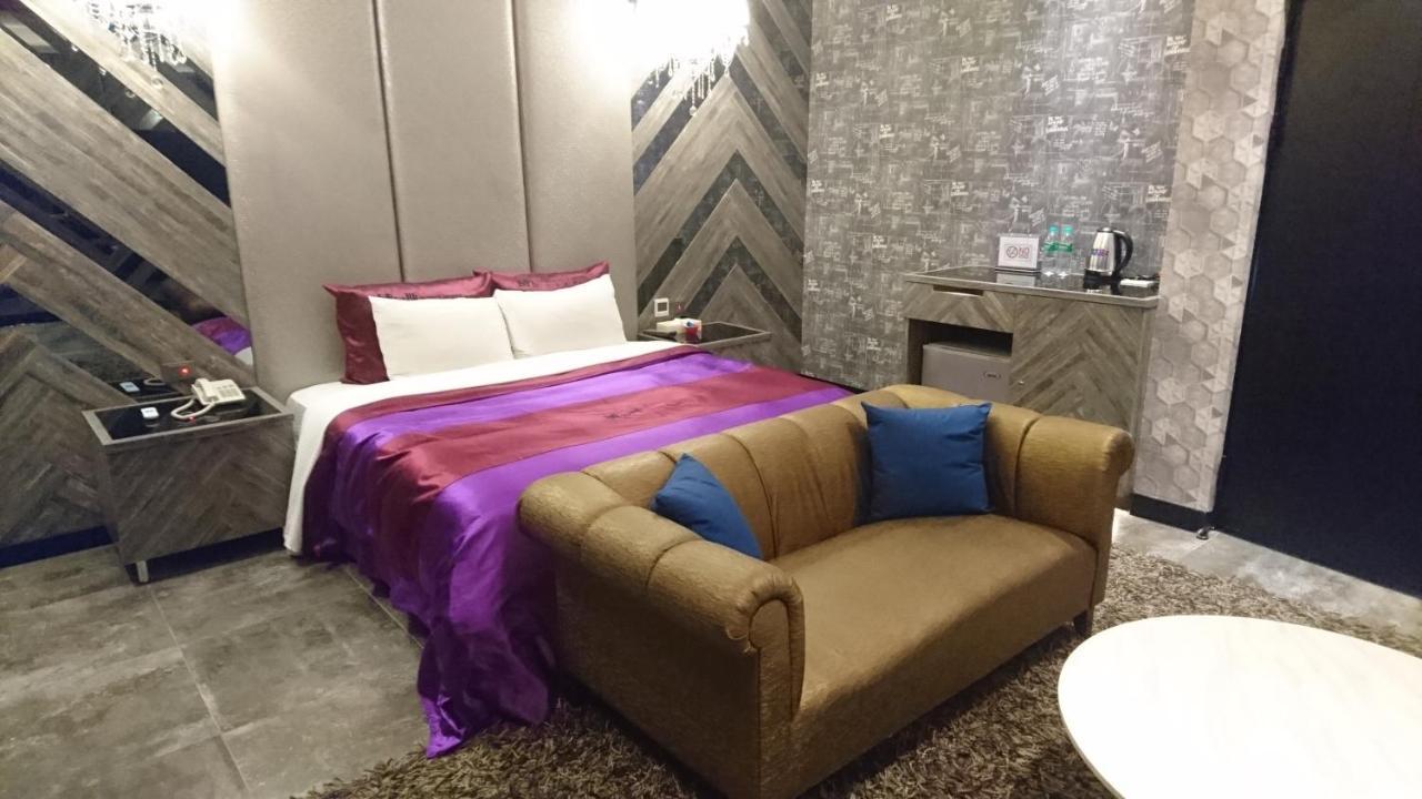 Venice Motel Taichung Bagian luar foto