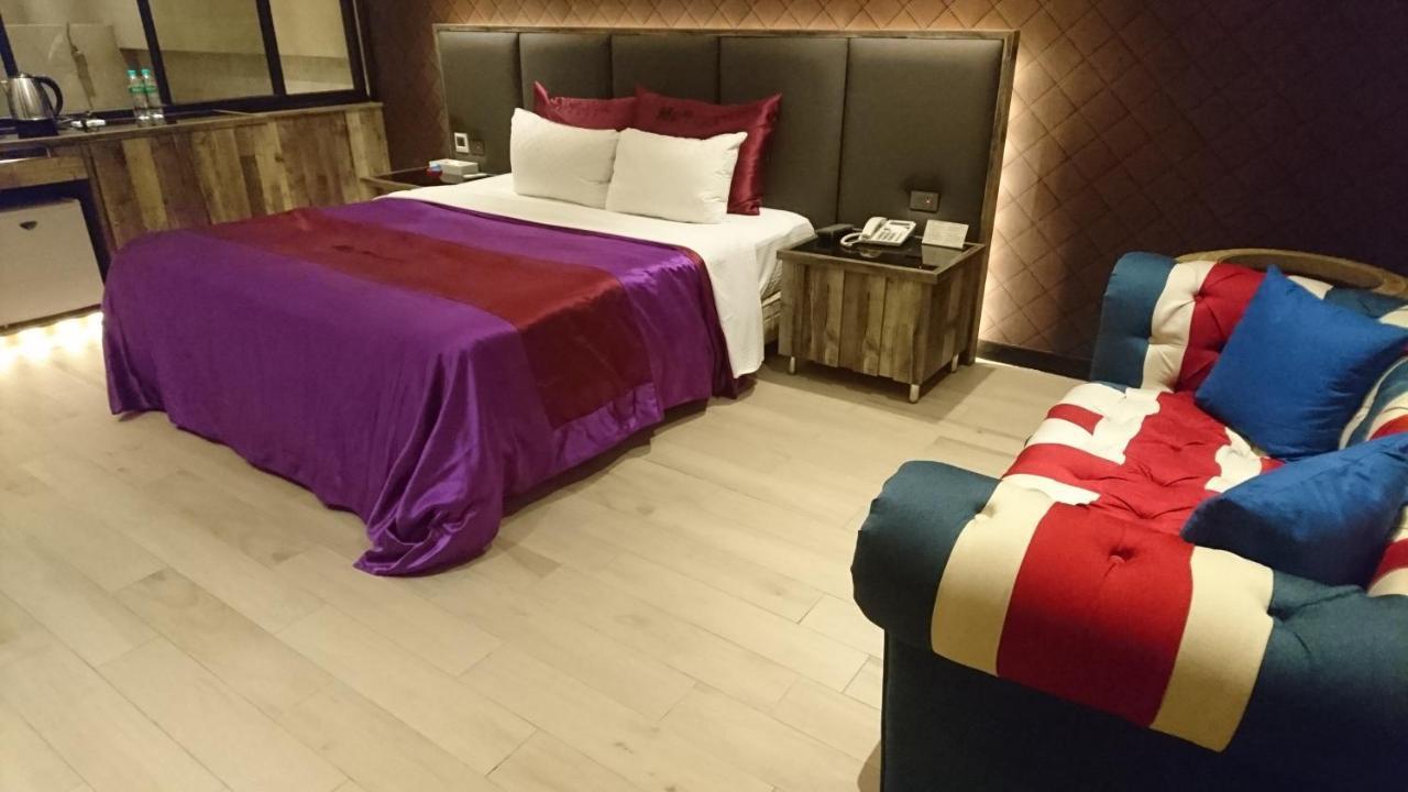 Venice Motel Taichung Bagian luar foto
