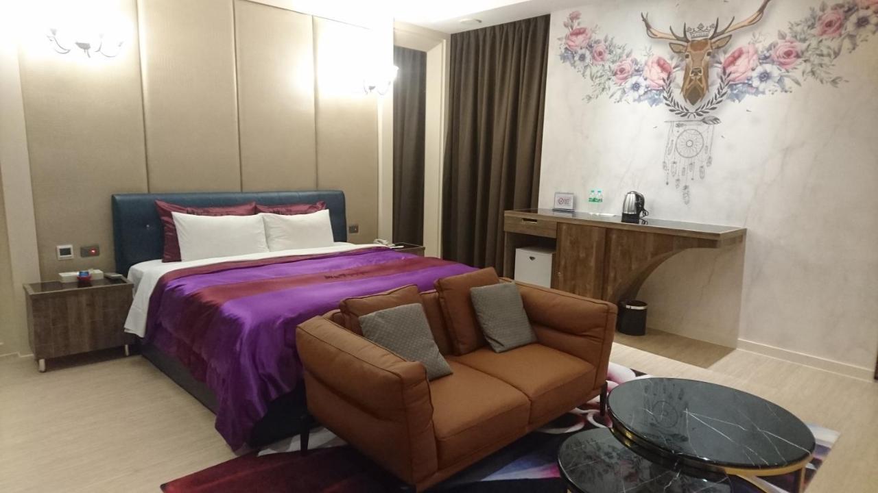Venice Motel Taichung Bagian luar foto
