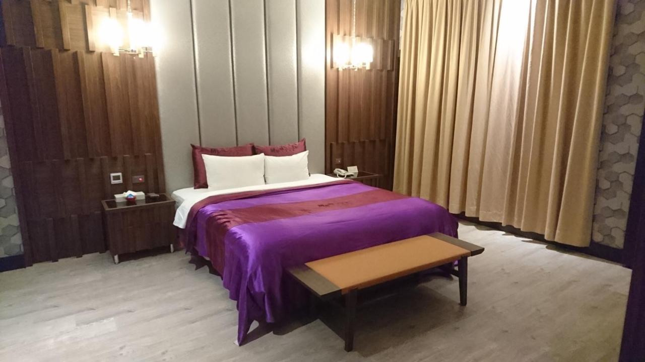 Venice Motel Taichung Bagian luar foto