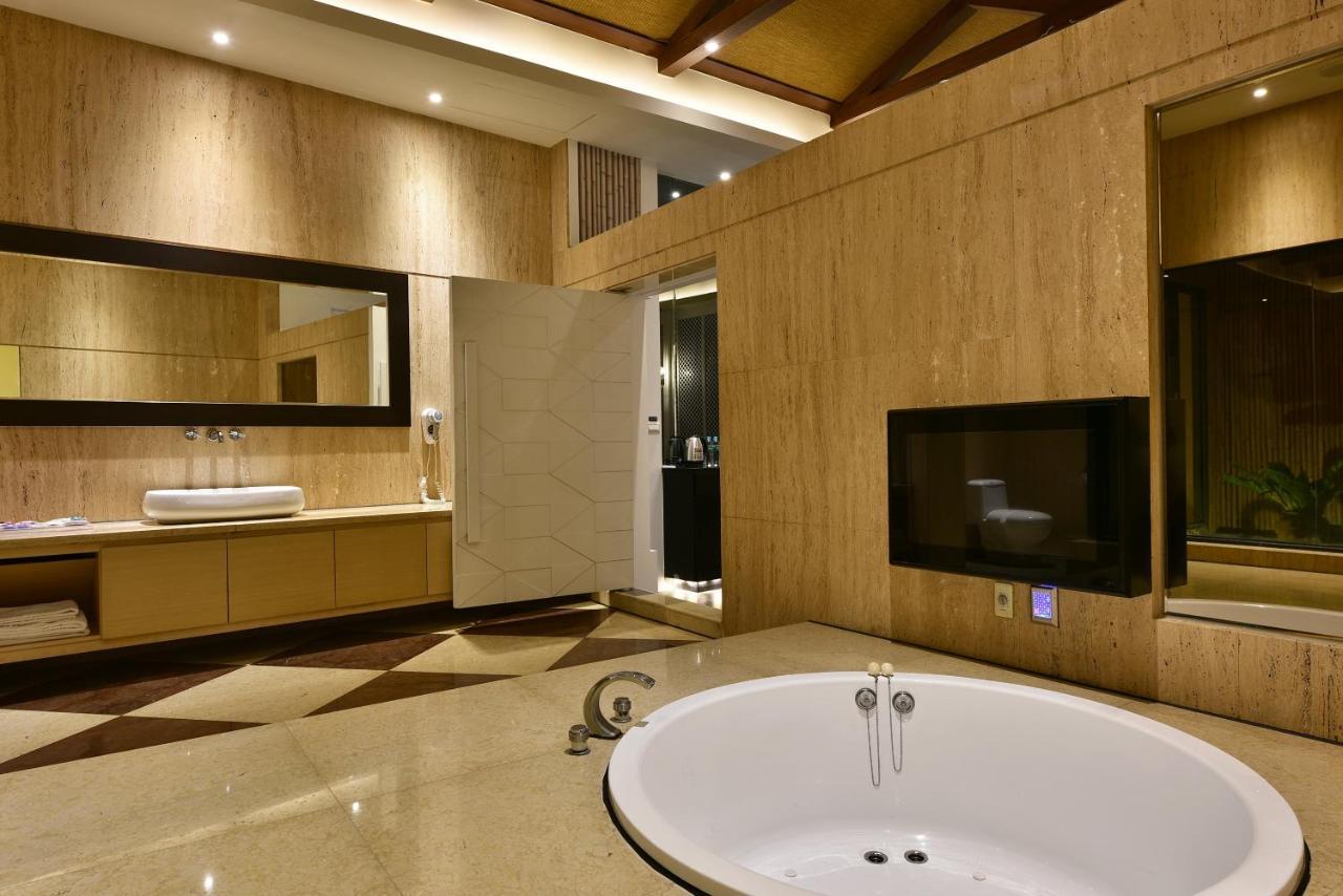 Venice Motel Taichung Bagian luar foto