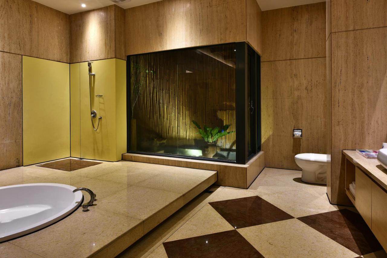 Venice Motel Taichung Bagian luar foto